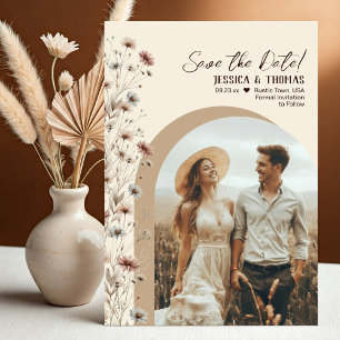 Rustieke Boho Chic Wilde Bloemen Boog Huwelijksfot Save The Date