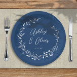 Rustieke Boho Marine Blauw Wildbloem Bloemen Bruil Papieren Bordje<br><div class="desc">Dit elegante bruiloft papieren bord heeft een prachtige marineblauwe achtergrond met handgetekende wildbloemkrans en een elegante typografie in het wit. Het is een perfect ontwerp voor een rustieke maar toch elegante bruiloft en coördineert met onze Rustic Wildflowers collectie... Bekijk het collectie voor meer items!</div>