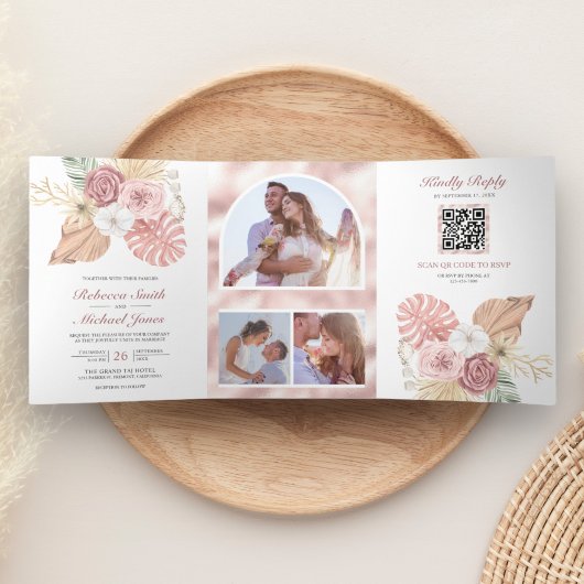 Rustieke Boho Palm Stof Roze Rozen QR Code Trouwen Drieluik Uitnodiging