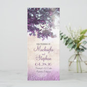 Rustieke boompjes en liefdesvogels paarse huwelijk programmakaart (Staand voorkant)