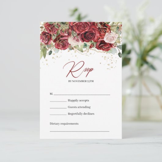 Rustieke bordeaux en blos roze rozen rsvp kaart (Staand voorkant)