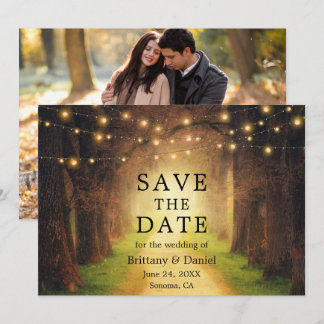 Rustieke bospad-huwelijksfeestverlichting foto save the date