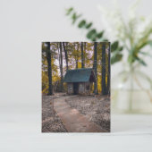 Rustieke boswoning met stenen pad briefkaart (Staand voorkant)