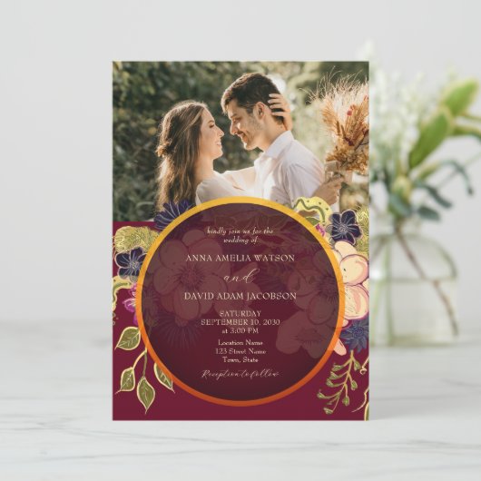 Rustieke Bourgogne Bloemen Foto Huwelijksuitnodigi Kaart (Staand voorkant)