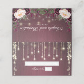Rustieke Bourgogne Hout & String Lights Bruiloft Plaatskaartje (Buitenkant ongevouwen)
