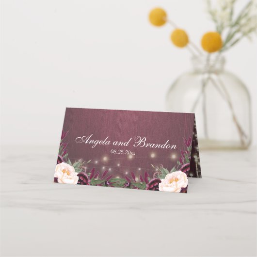 Rustieke Bourgogne Hout & String Lights Bruiloft Plaatskaartje (Achterkant)