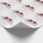 Rustieke Bourgogne Marsala en roze bloemenbruiloft Cadeaupapier (Hoek)