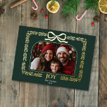 Rustieke Bow Greenery Familie Foto Lijst Folie Uitnodiging<br><div class="desc">rustieke Coquette Bow Greenery Familie Foto Lijst Folie Uitnodiging,  sjabloon Kerstkaarten</div>