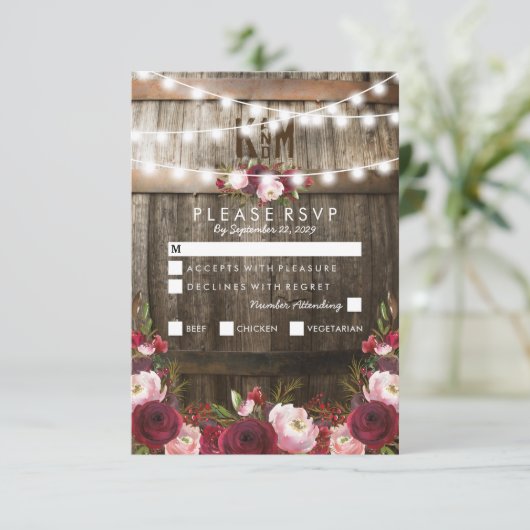 Rustieke bruiloft met burgundy bloemmenu optie RSV RSVP Kaartje (Staand voorkant)