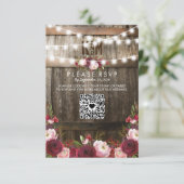 Rustieke bruiloft RSVP met burgundy bloemen QR-cod Kaartje (Staand voorkant)