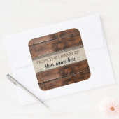 Rustieke bruine houten boekenplaat uit de biblioth vierkante sticker (Envelop)