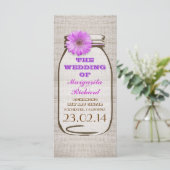 Rustieke burlap mason jar paarse bruiloft programm programmakaart (Staand voorkant)