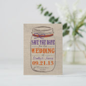 Rustieke Burlap & Mason Jar Save the Date Briefkaa Aankondigingskaart (Staand voorkant)