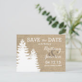 Rustieke Burlap Pine Bomen Winter Save the Date Aankondigingskaart (Staand voorkant)