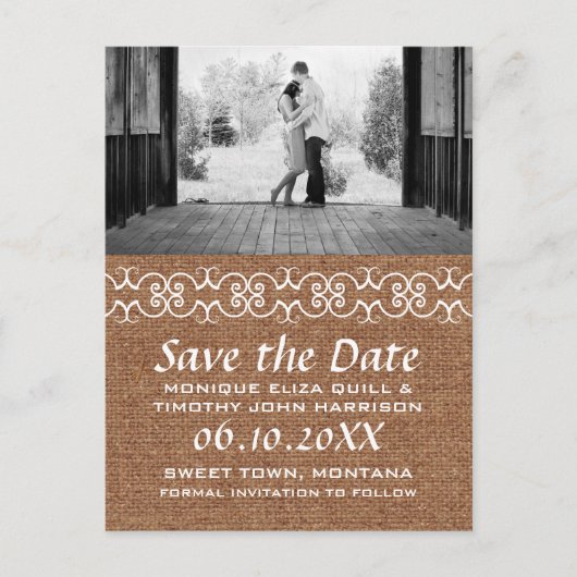 Rustieke Calligraphic Faux Burlap Save the Date Aankondigingskaart (Voorkant)