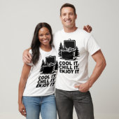 Rustieke camping koeler met Drinken Adventure Desi T-shirt (Unisex)