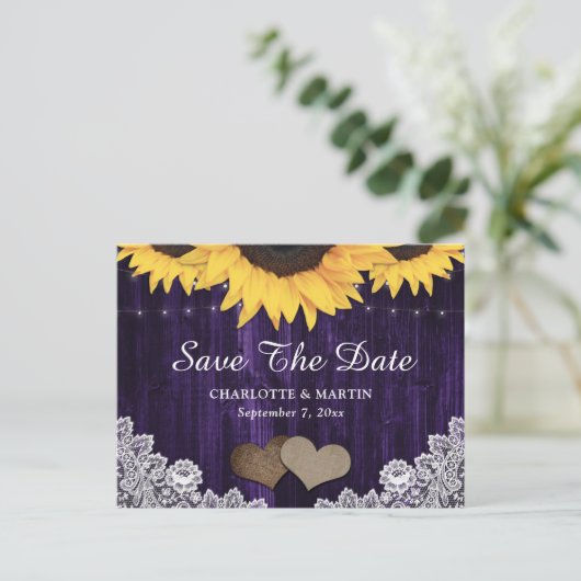 Rustieke chique zonnebloem Paarse bruiloft Save th Aankondigingskaart (Staand voorkant)