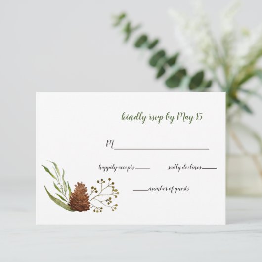 Rustieke conifeer laat dennenappel bruiloft RSVP kaartje (Staand voorkant)