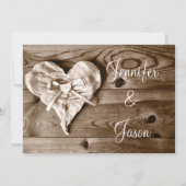 Rustieke Country Barn Wood Heart Wedding Uitnodigi Kaart (Achterkant)