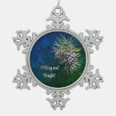 Rustieke dennenappel tin sneeuwvlok ornament (Voorkant)