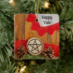 Rustieke dennenappels Happy Yule Keramisch Ornament