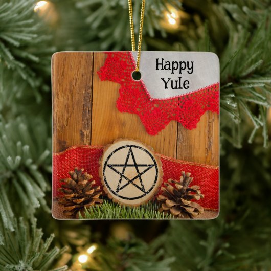 Rustieke dennenappels Happy Yule Keramisch Ornament (Boom)