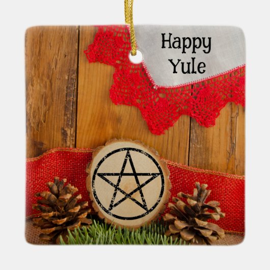 Rustieke dennenappels Happy Yule Keramisch Ornament (Voorkant)