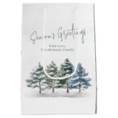 Rustieke dennenbomen Kerstmis gepersonaliseerd Medium Cadeauzakje (Achterkant)