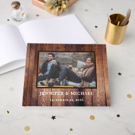 Rustieke donkere hout bruid en bruidegom foto brui gastenboek