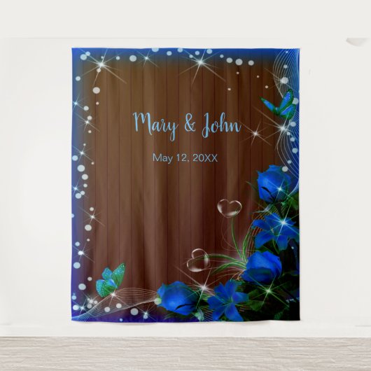 Rustieke donkere houten trouwachtergrond met blauw wandkleed (Voorkant)