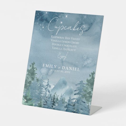 Rustieke donkere schemerblauwe bergen bruidstaart reclamebord met voetstuk (Voorkant)