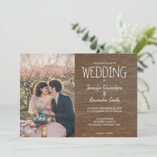 Rustieke donkere schuur hout foto land Bruiloft Kaart (Staand voorkant)