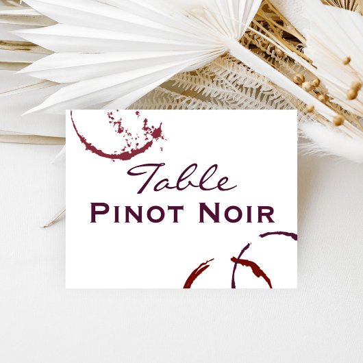 Rustieke donkerrode wijnvlek bruidstafel naam kaart