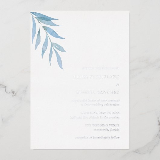 Rustieke Dusty Blue Botanical Elegant Wedding Folie Uitnodiging (Voorkant)