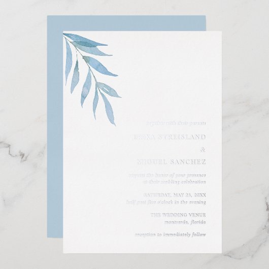 Rustieke Dusty Blue Botanical Elegant Wedding Folie Uitnodiging (Voorkant / Achterkant)