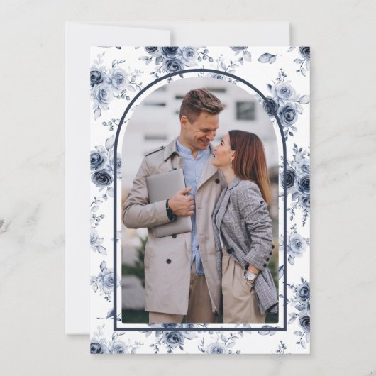 Rustieke Dusty Blue Floral Fotobruiloft Save The Date (Achterkant)