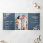 Rustieke Dusty Blue Waterverf Bloemen Foto Huwelij Drieluik Uitnodiging (Binnen)