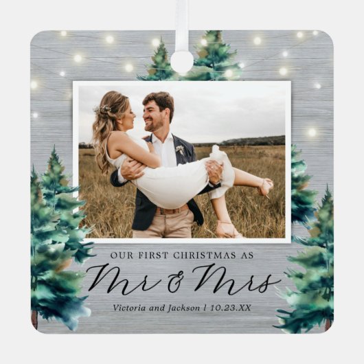 Rustieke eerste kerstboom Mr & Mrs Pine Tree Metalen Ornament (Voorkant)