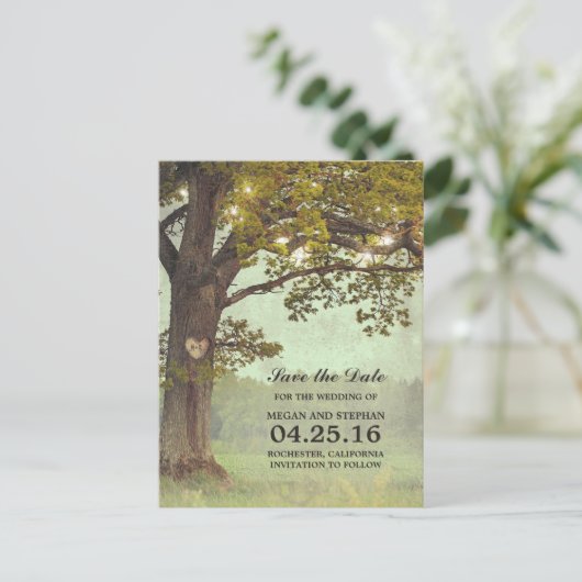 Rustieke eiken boom en String Lights Save the Date Aankondigingskaart (Staand voorkant)