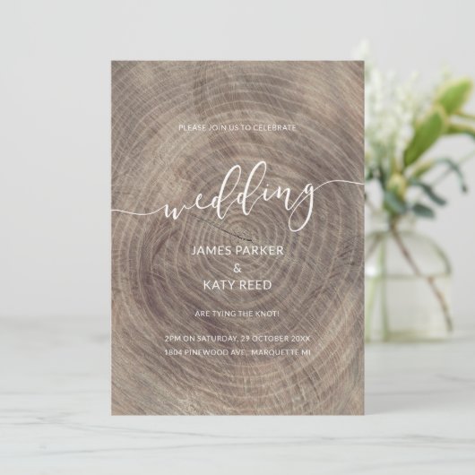 Rustieke en elegante houten huwelijksuitnodiging kaart (Staand voorkant)
