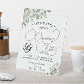 Rustieke Eucalyptus Dansende Voeten Flip Flop Wedd Reclamebord Met Voetstuk (Insitu)