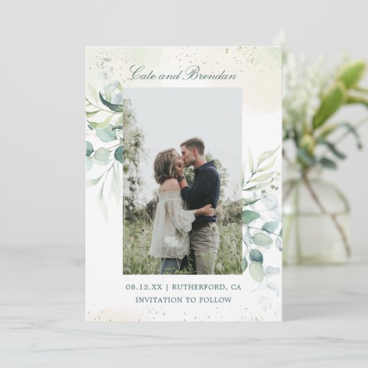 Rustieke eucalyptus groen foto elegante bruiloft save the date (Staand voorkant)