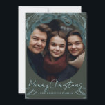 Rustieke Evergreen Krans Lijst Kerstfoto Feestdagenkaart<br><div class="desc">Een rustieke krans met groenblijvende kleuren maken deze kerstkaarten mooi en ingewikkeld. Eenvoudig aan te passen om uw afbeelding en bericht op te nemen.</div>