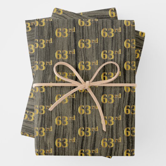 Rustieke Faux Wood Grain, Elegant Faux Gold "63rd" Inpakpapier Vel (In situ)