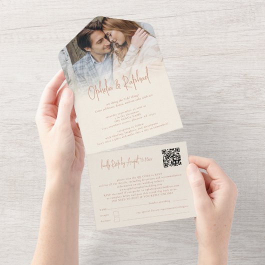 Rustieke foto overlay QR Code Cream bruiloft All In One Uitnodiging (Afscheurbaar)