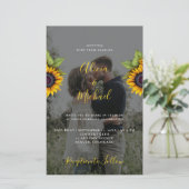 Rustieke foto QR RSVP budget bruiloft uitnodiging (Staand voorkant)