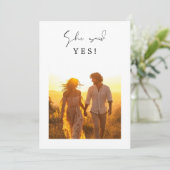 Rustieke foto Ze zei ja bruiloft Verloving Kaart (Staand voorkant)