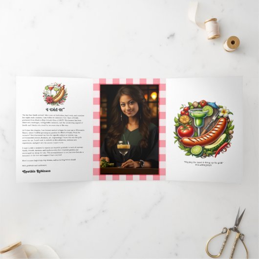 Rustieke Gingham & Grill Thema BBQ Afstuderen Drieluik Uitnodiging (Binnen)