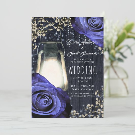 Rustieke gloed lantaarn Paarse Rozen winterbruilof Kaart (Staand voorkant)