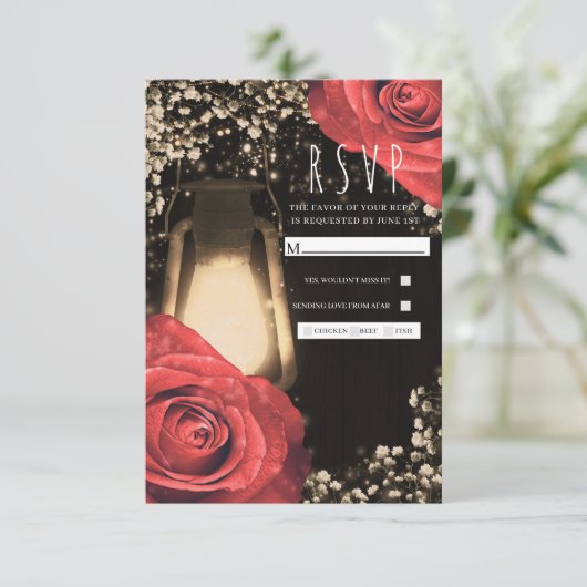 Rustieke Glow Lantaarn & Red Roses Wedding RSVP Kaartje (Staand voorkant)